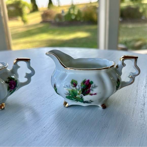 VINTAGE, MINIATURE SUGAR BOWL WITH LID & CREAMER. WHITE BONE CHINA. - Picture 2 of 16
